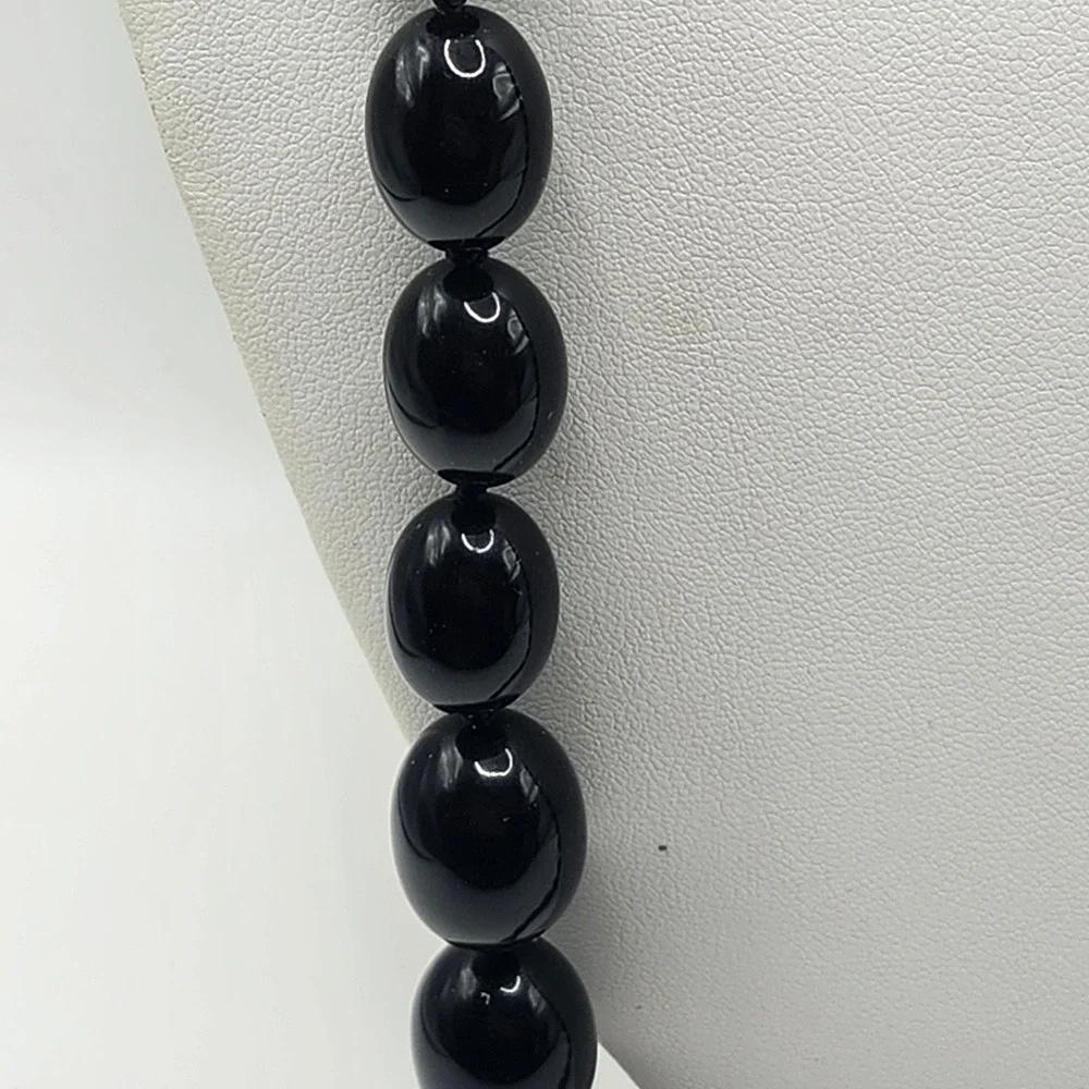 Trifari Vintage Black Oval Bead Knotted Necklace Gold Tone Spring Ring Clasp - Picture 3 of 8